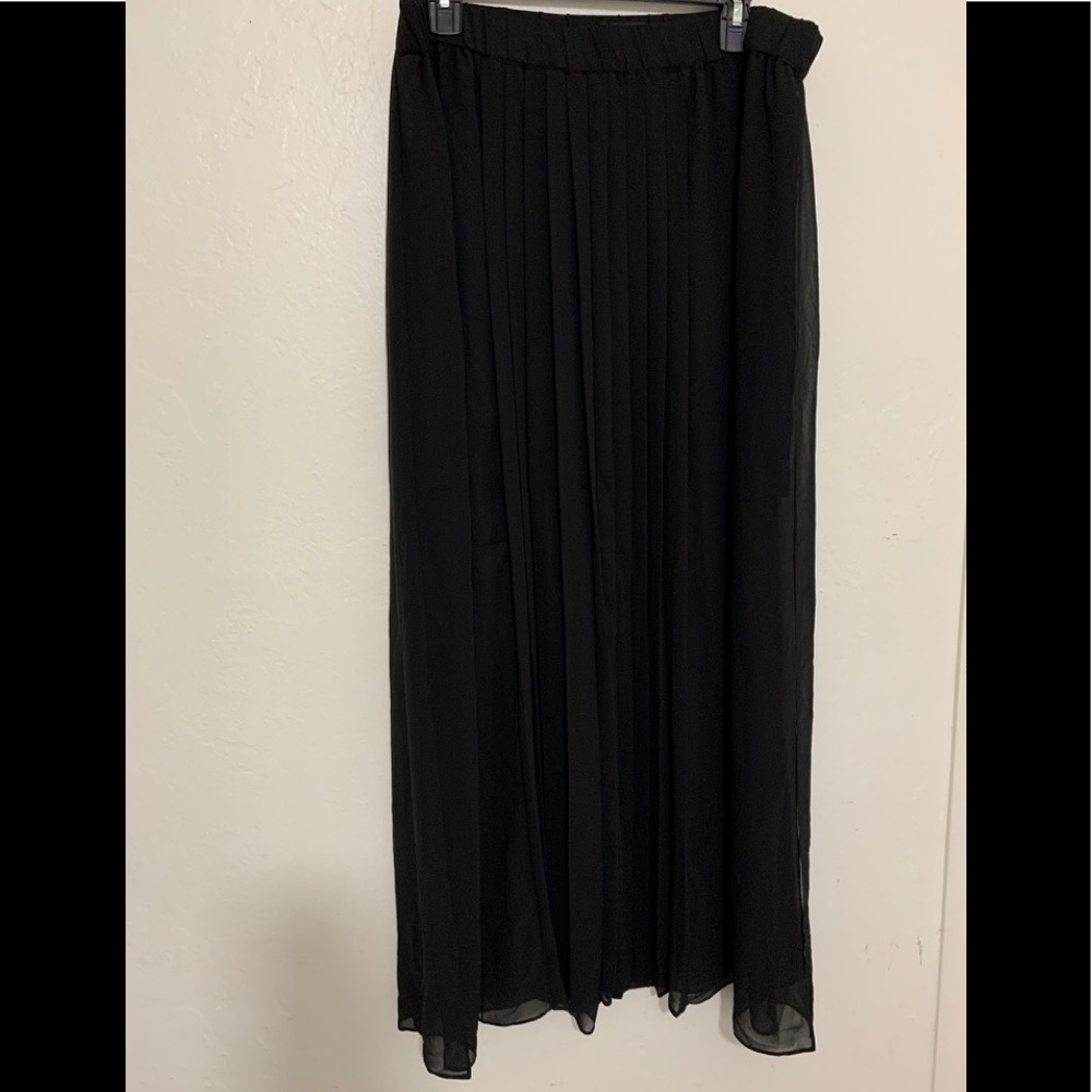 Gently Used Black Mossimo XL Polyester Maxi skirt